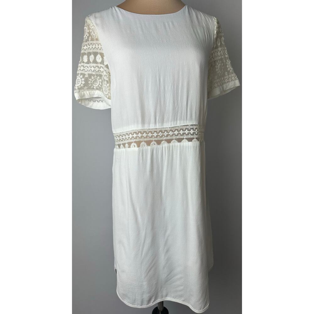 ASTR the Label Size Small Silk Blend Dress Lace White Knee Length Short Sleeve